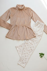 بيجاما شتوي قطيفه برقبه بيج