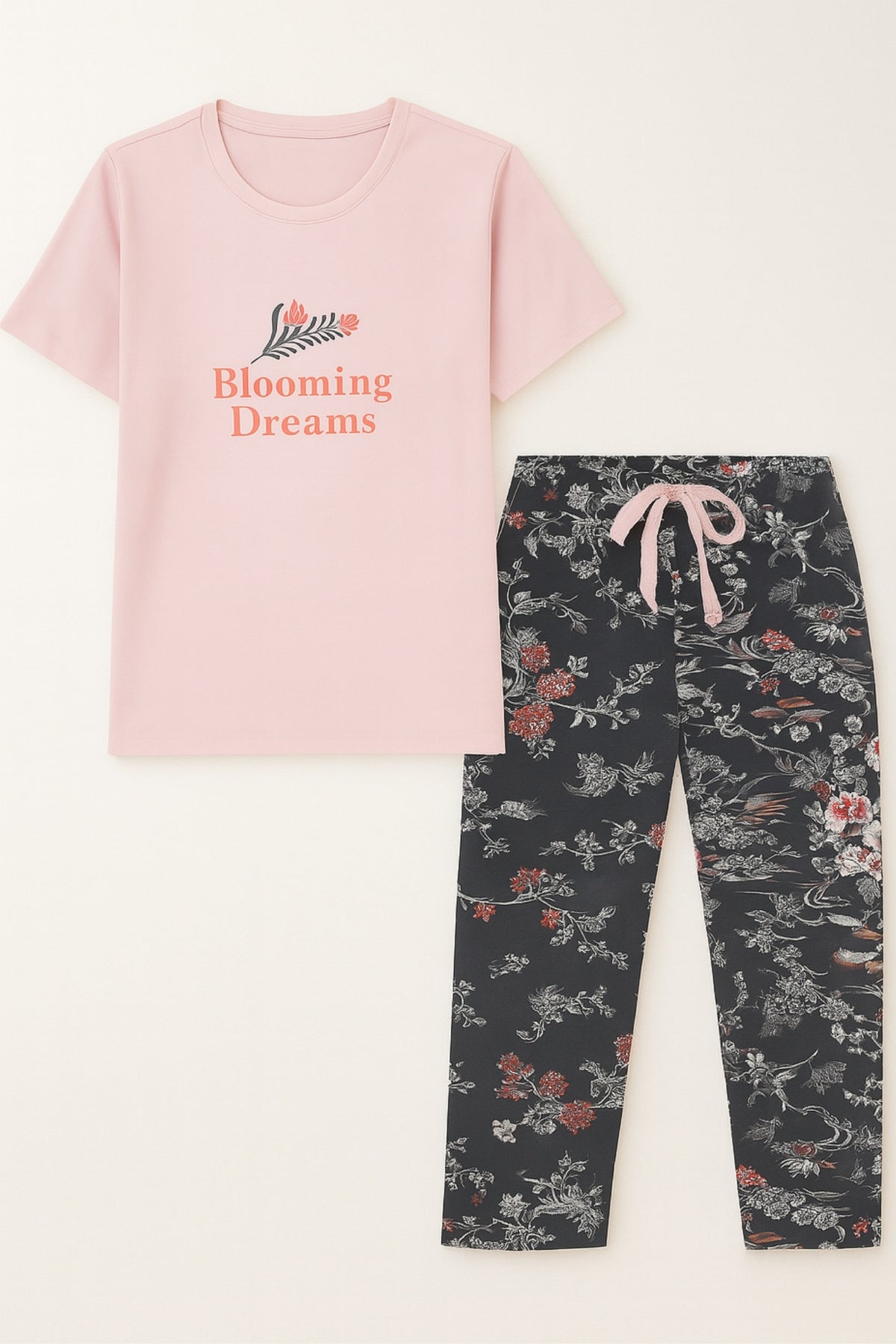 "Blooming Dreams" بيجاما نص كم