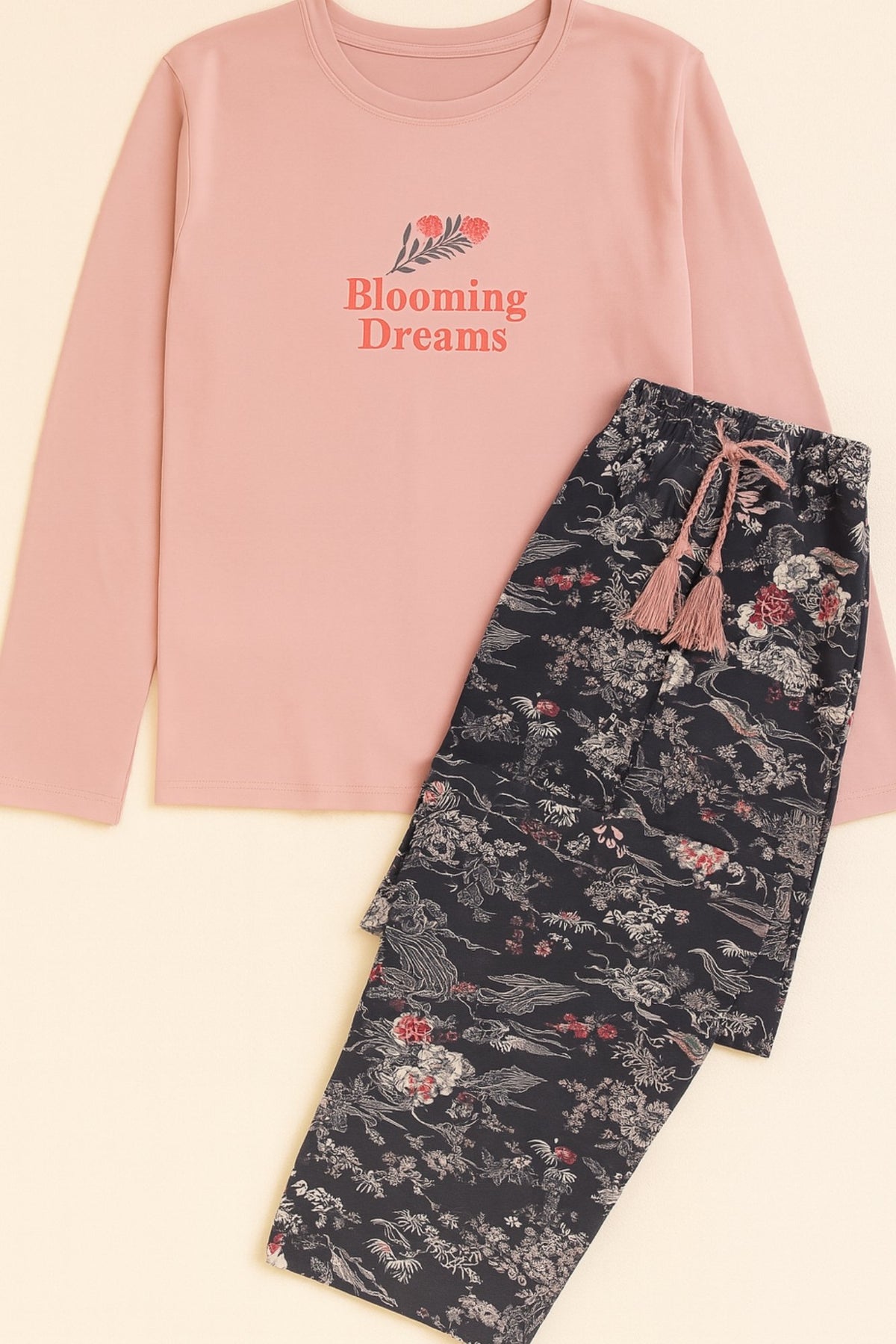 "Blooming Dreams"بيجاما